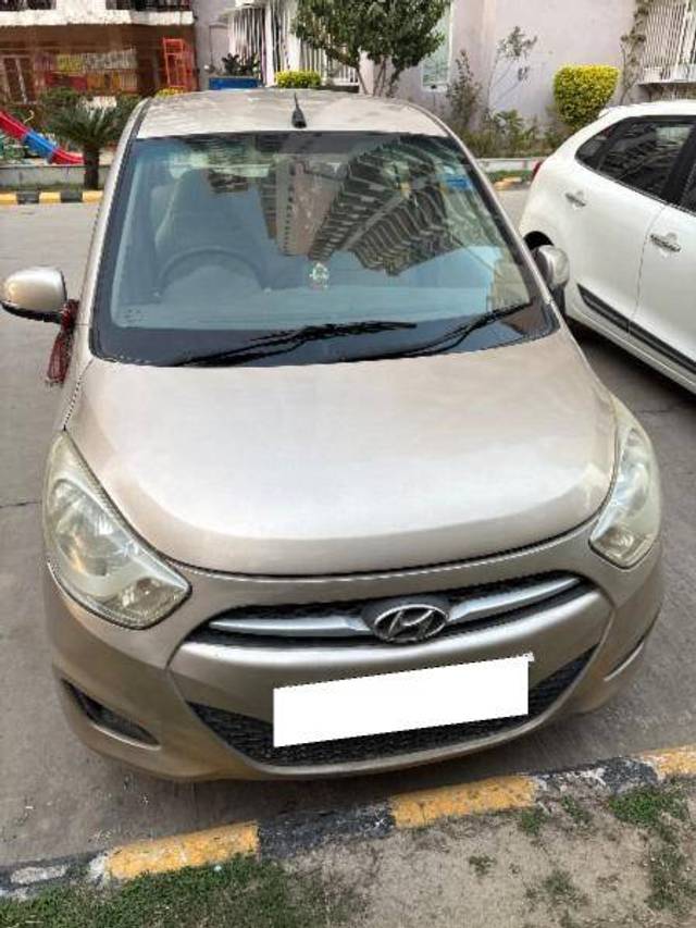 https://images10.gaadi.com/usedcar_image/4376476/original/53b065dd306ef95ce9a1c50ad1575ebd.jpg?imwidth=6400