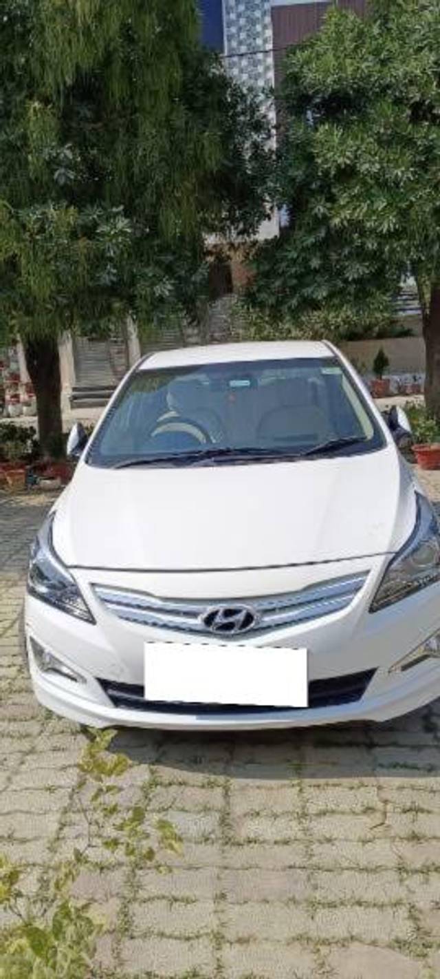 https://images10.gaadi.com/usedcar_image/4376487/original/processed_99ec49a2-bcde-490e-990a-26d172318437.jpg?imwidth=6402