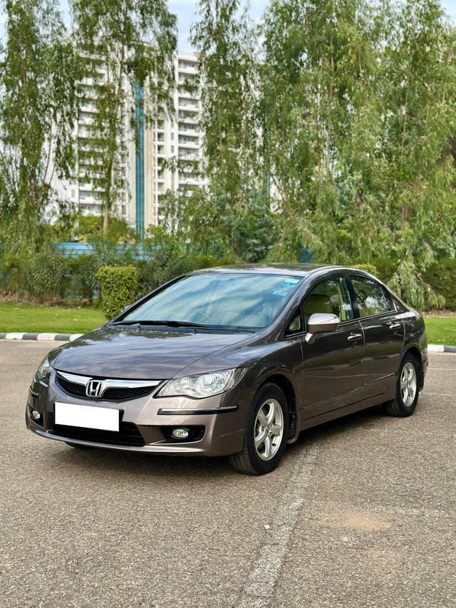 https://images10.gaadi.com/usedcar_image/4376496/original/processed_c35ebe84be0b882f38ad4d805958fcde.jpg?imwidth=6402