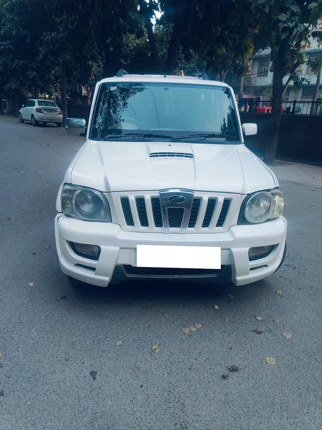 https://images10.gaadi.com/usedcar_image/4376522/original/processed_3dc653a2c65bdcf6fdbb9f29bfe1503b.jpg?imwidth=6400