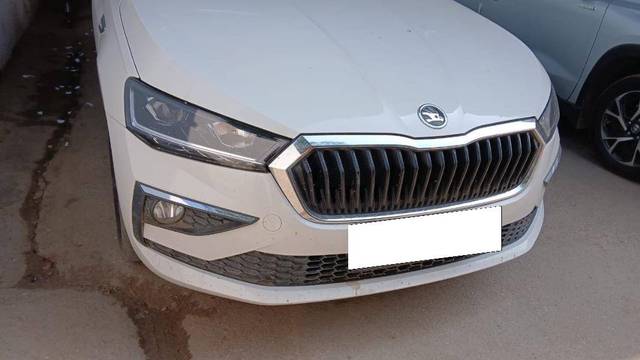 https://images10.gaadi.com/usedcar_image/4376546/original/f8cfc9dd93222e2a1459d3ba345abd02.jpeg?imwidth=6401