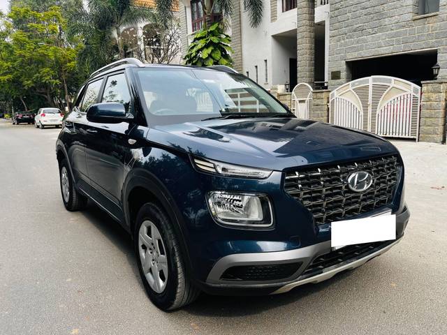 https://images10.gaadi.com/usedcar_image/4376579/original/processed_8376da27-a57e-4458-8a5c-9ca6b66a2164.jpg?imwidth=6400