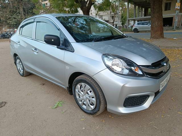 https://images10.gaadi.com/usedcar_image/4376662/original/processed_535170aa4ba9f45a1ceff284d65a4aaa.jpg?imwidth=6400