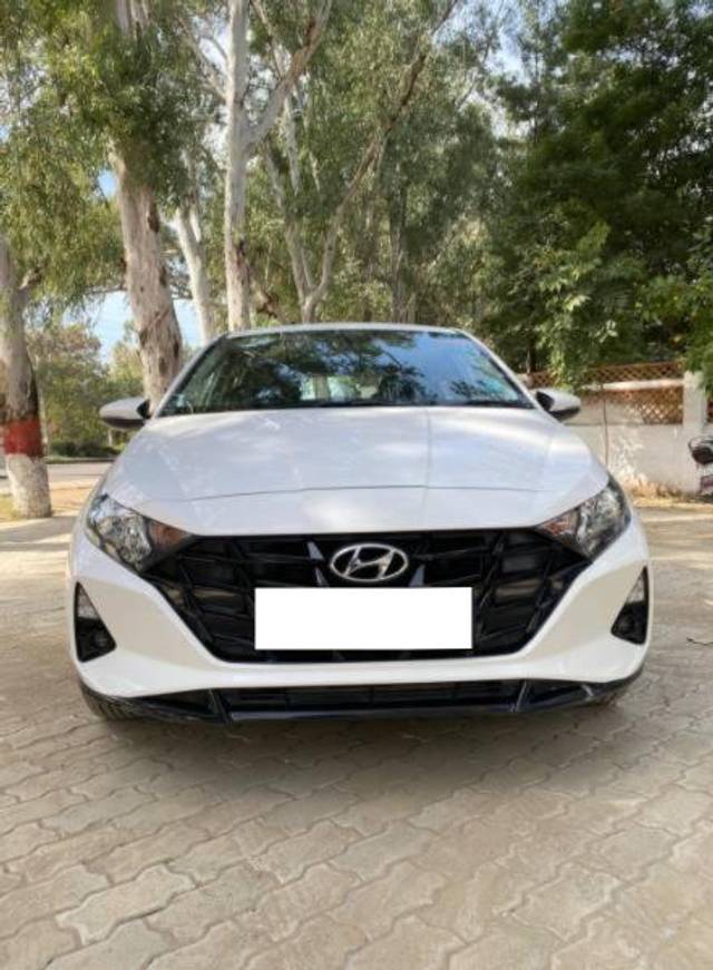 https://images10.gaadi.com/usedcar_image/4376739/original/processed_a957538d-854f-4497-b00e-c804a87a3c1b.jpg?imwidth=6401