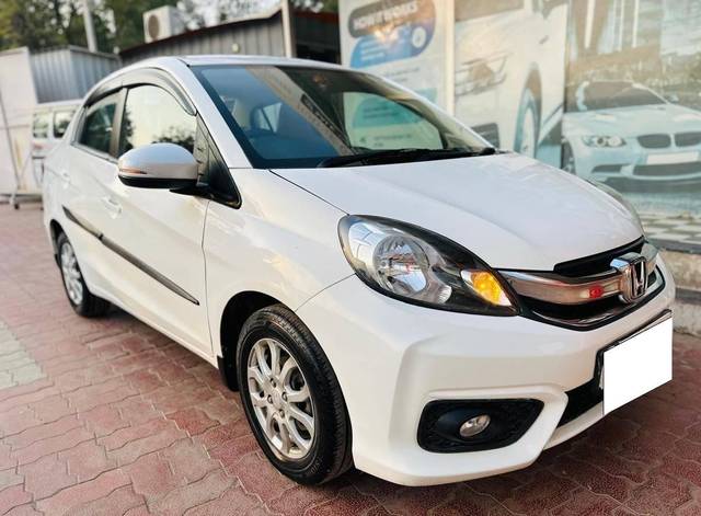 https://images10.gaadi.com/usedcar_image/4376768/original/processed_99e129fe8c3ad58ede46a63ca62069b0.jpg?imwidth=6400