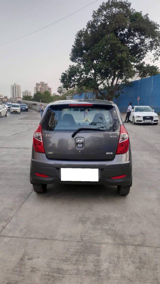 https://images10.gaadi.com/usedcar_image/4376830/original/processed_cd8ab30fd2a1866c15d7b3a6a3a50511.jpg?imwidth=6402