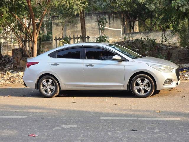 https://images10.gaadi.com/usedcar_image/4376915/original/processed_3a22c47e094adef693646faf237f031a.jpg?imwidth=6401