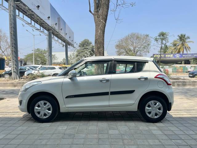 https://images10.gaadi.com/usedcar_image/4376964/original/processed_cdee8576e596cb5ed874e5048d73c579.jpg?imwidth=6402