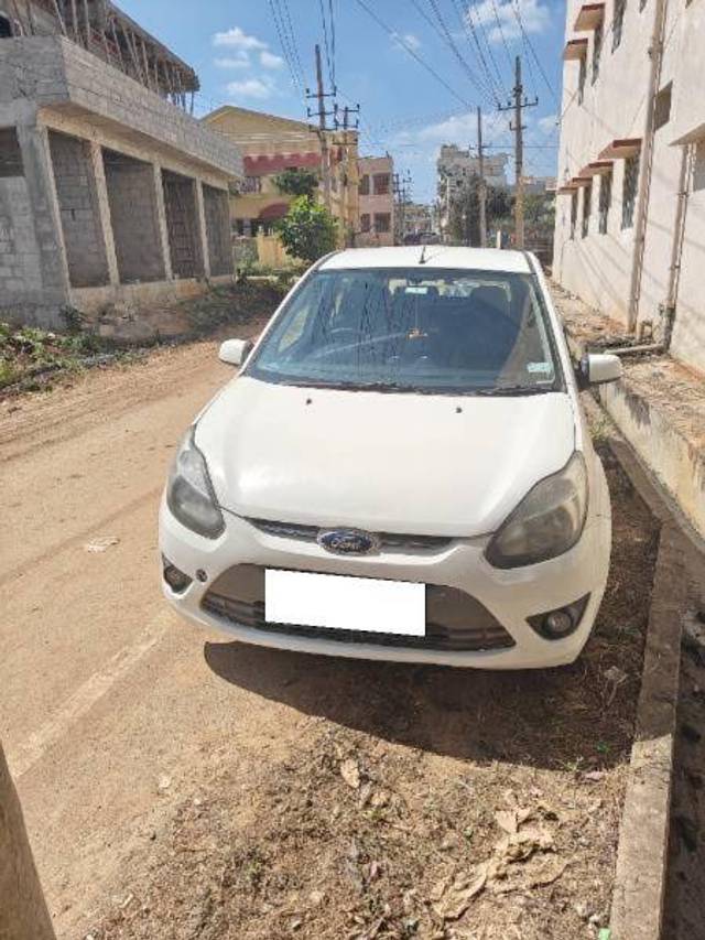 https://images10.gaadi.com/usedcar_image/4376986/original/7d342dbb9907e30791850d9175caa310.jpg?imwidth=6400