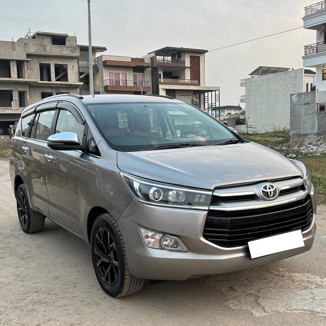 https://images10.gaadi.com/usedcar_image/4377034/original/5c3e9b2c-87d8-499b-ba6d-6094d5bfc3d8.jpg?imwidth=6400