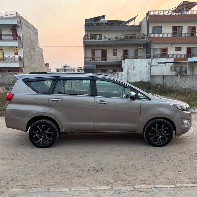 https://images10.gaadi.com/usedcar_image/4377034/original/d4032ece-4d99-4dd0-a252-1e0a94f0d497.jpg?imwidth=6401