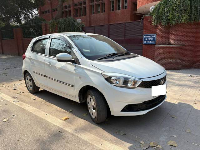 https://images10.gaadi.com/usedcar_image/4377083/original/processed_9024cd62a938e8dc03a4f16d5d777d85.jpg?imwidth=6400