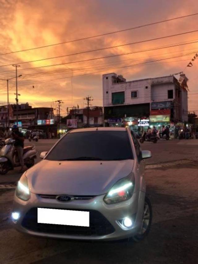 https://images10.gaadi.com/usedcar_image/4377145/original/processed_32e322b3-2bb3-4d0c-9b69-afa9ccae26da.jpg?imwidth=6400