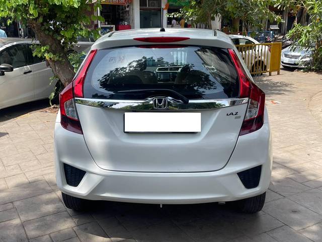 https://images10.gaadi.com/usedcar_image/4377195/original/processed_71f39c0b-6c8d-469b-9ad2-455e21a3799d.jpg?imwidth=6402