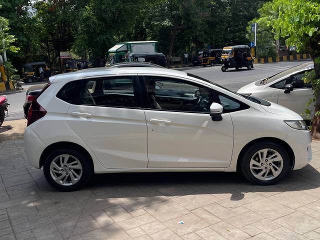 https://images10.gaadi.com/usedcar_image/4377195/original/processed_bdc80215-3666-407b-8650-69dd5c0c67ba.jpg?imwidth=6401