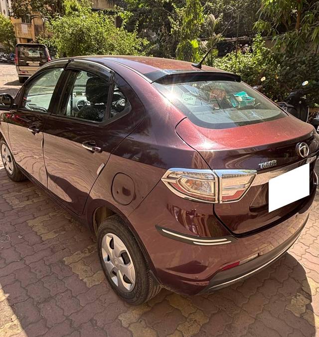 https://images10.gaadi.com/usedcar_image/4377197/original/processed_6e0853fc-8652-4862-932d-628d26cfd3c1.jpeg?imwidth=6400