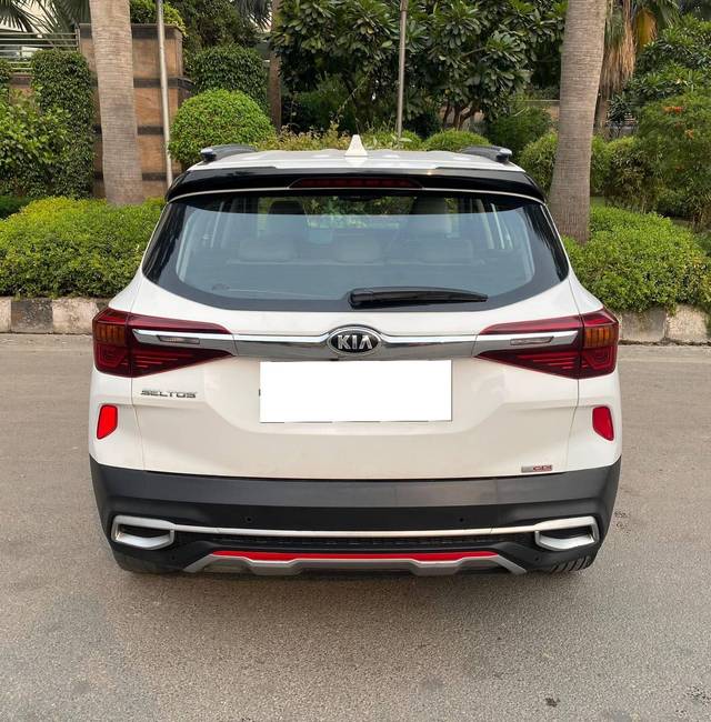 https://images10.gaadi.com/usedcar_image/4377229/original/processed_8c325944c7a7893fcd3f597cbc0366d8.jpg?imwidth=6402