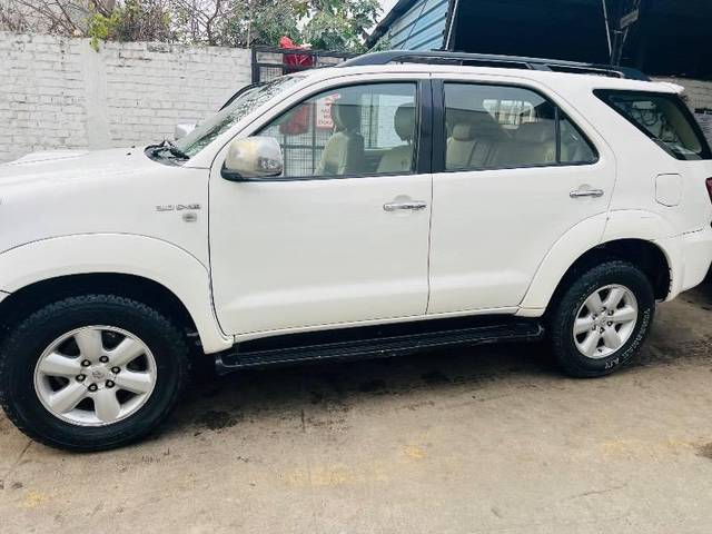 https://images10.gaadi.com/usedcar_image/4377235/original/processed_1fc34b22-a9cb-4bf3-af16-6e826b593d46.jpeg?imwidth=6400