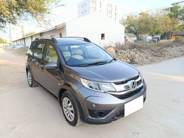 https://images10.gaadi.com/usedcar_image/4377265/original/processed_7ed2860f0bf61880f8d0f559ecd43635.jpg?imwidth=6400