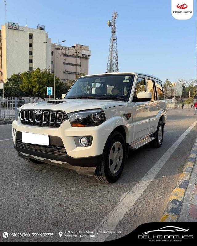 https://images10.gaadi.com/usedcar_image/4377266/original/processed_4aa743d2bbe554cb5d7142aa7a1ef261.jpeg?imwidth=6402