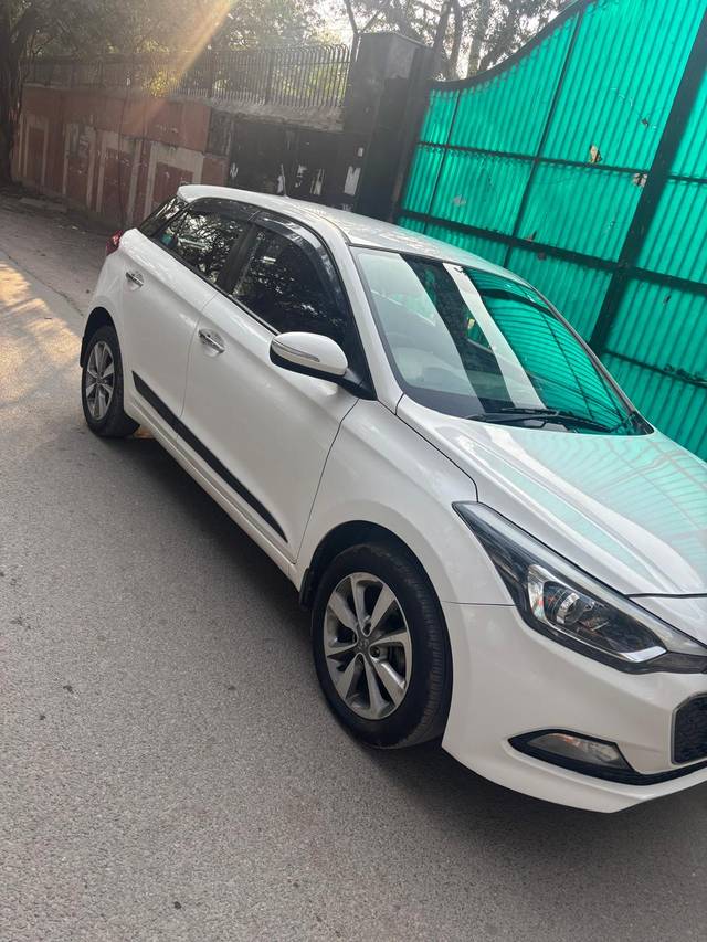 https://images10.gaadi.com/usedcar_image/4377273/original/0ce9a3ab376b8f35456e16286fd30f9c.jpeg?imwidth=6400