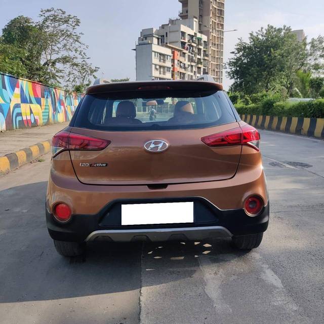 https://images10.gaadi.com/usedcar_image/4377280/original/processed_416a15af322134c2758846574ad74985.jpg?imwidth=6402