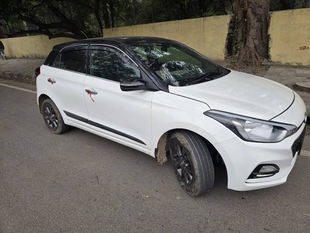 https://images10.gaadi.com/usedcar_image/4377294/original/26754cace18b33efb48a7fc4ecdd7da4.jpg?imwidth=6400