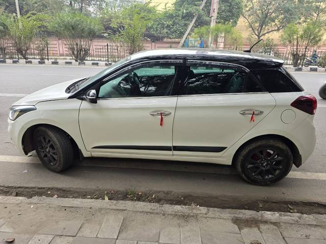 https://images10.gaadi.com/usedcar_image/4377294/original/7ec2a377af242b14275914c8e2905964.jpg?imwidth=6401