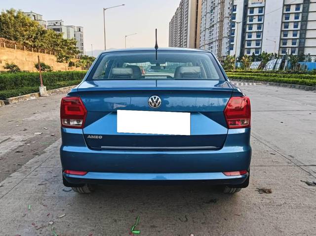 https://images10.gaadi.com/usedcar_image/4377324/original/processed_13d712c3598a04d498186b890c2f3140.jpg?imwidth=6402