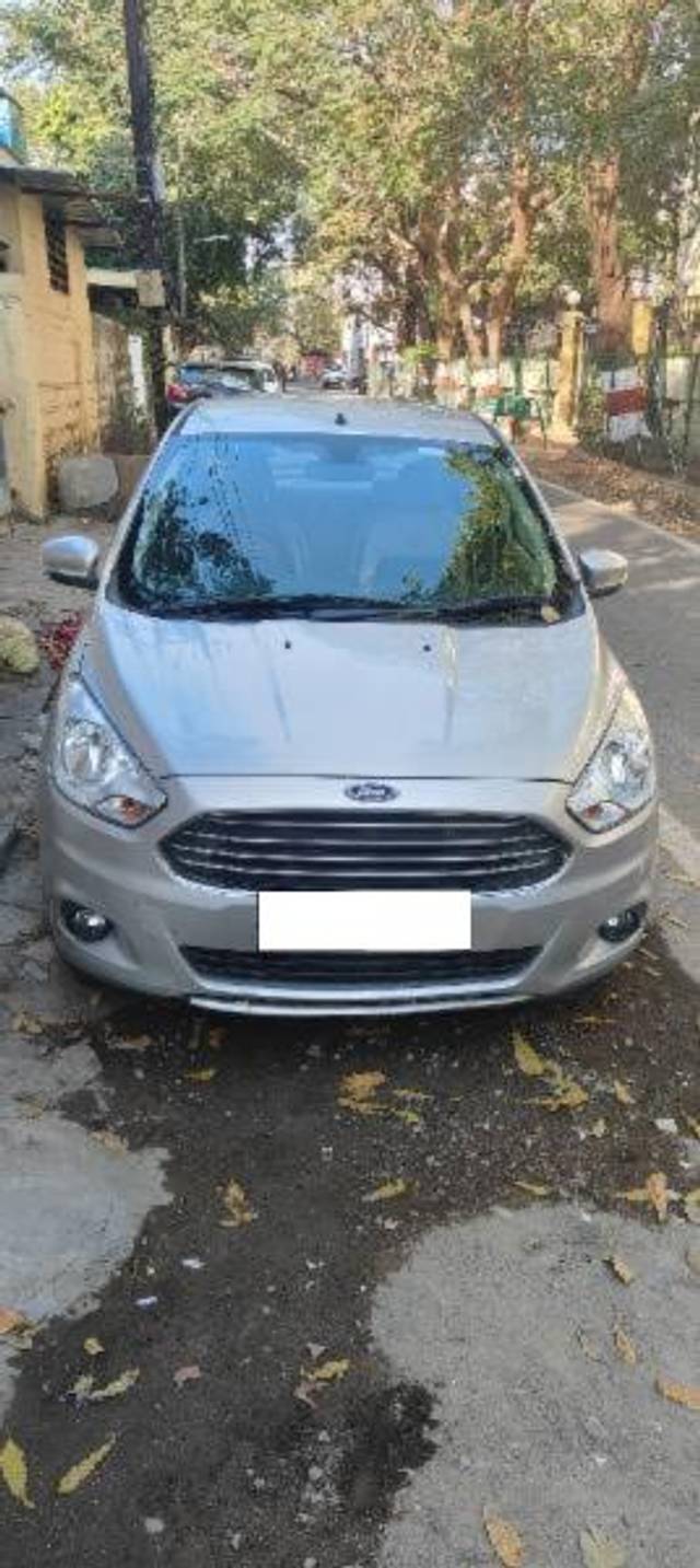 https://images10.gaadi.com/usedcar_image/4377341/original/processed_430bcbb8-c1e2-4ccb-ad10-851a40f64381.jpg?imwidth=6400