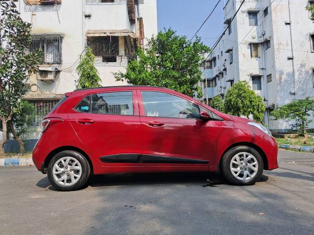 https://images10.gaadi.com/usedcar_image/4377376/original/2e9feb300c54f6c1bdd0d99683922747.jpg?imwidth=6401