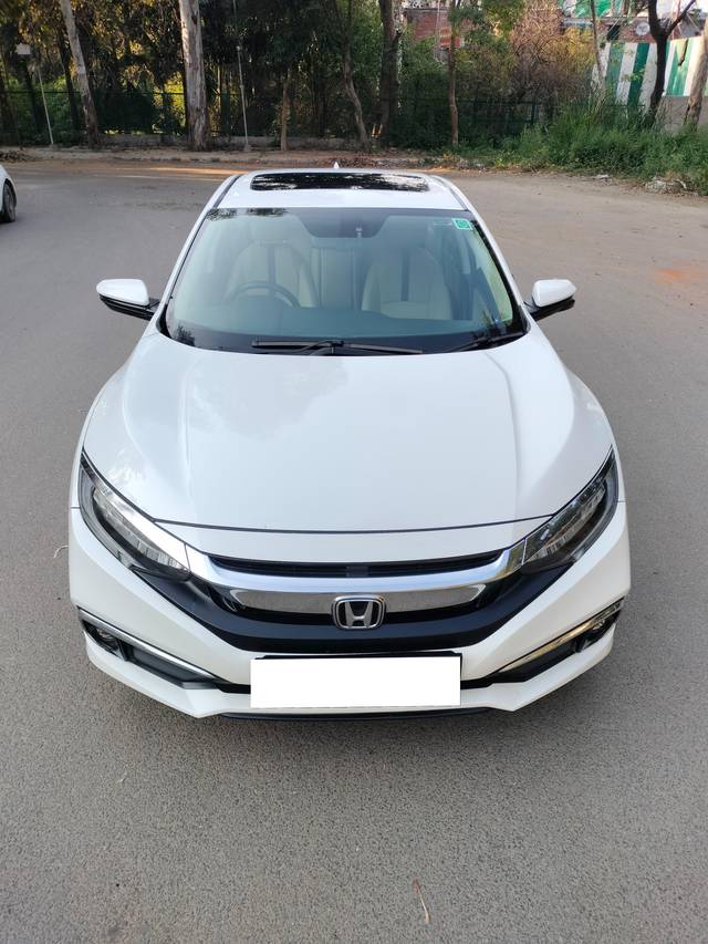 https://images10.gaadi.com/usedcar_image/4377378/original/processed_9c16165cb8308a96ac21bd7a9bf58519.jpg?imwidth=6400