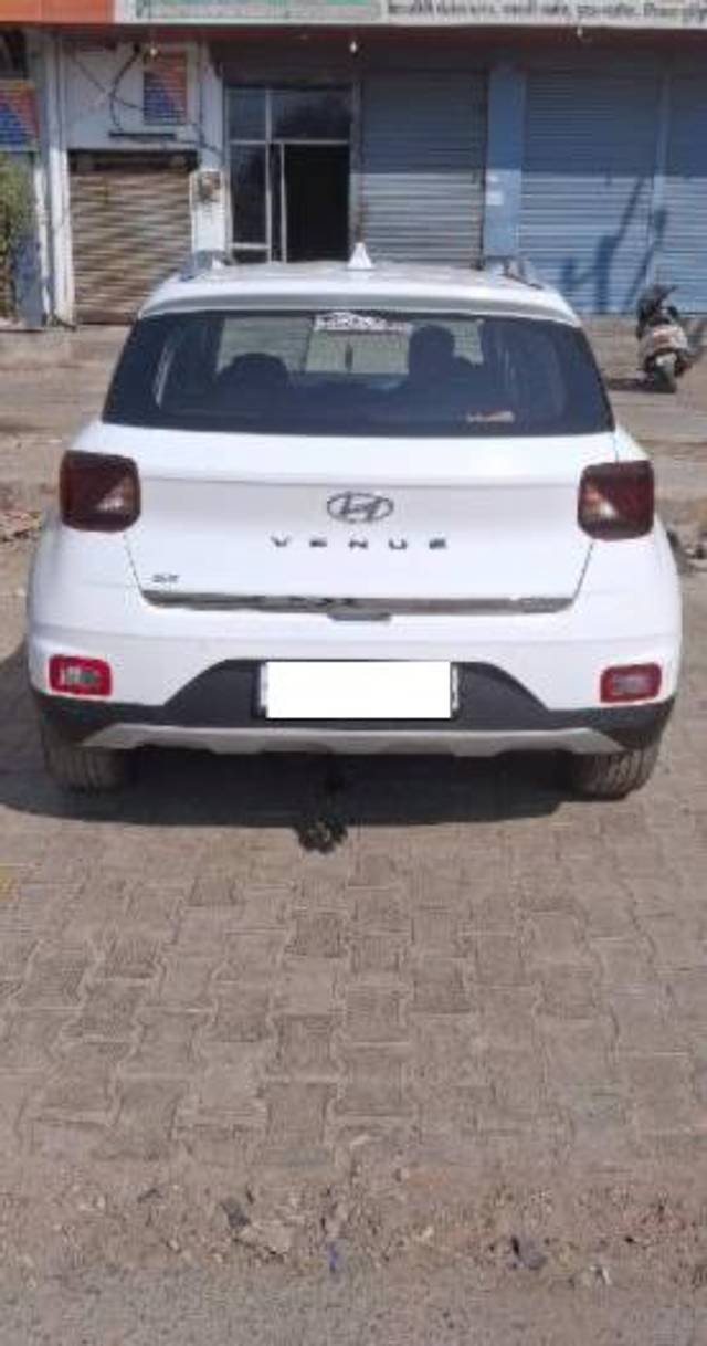 https://images10.gaadi.com/usedcar_image/4377394/original/processed_0ccb6850-382e-4899-8d6d-731ff8f02544.jpg?imwidth=6400