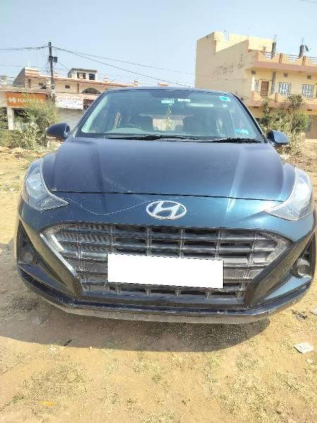 https://images10.gaadi.com/usedcar_image/4377433/original/processed_d50cfa5b-1776-4b6f-8128-8ce22dbed77c.jpg?imwidth=6400