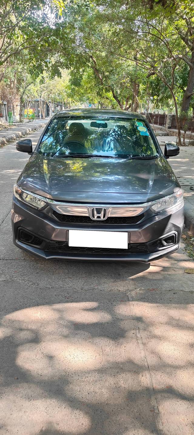 https://images10.gaadi.com/usedcar_image/4377452/original/processed_bb6314b918999196e3d447e0bcbe8247.jpg?imwidth=6402