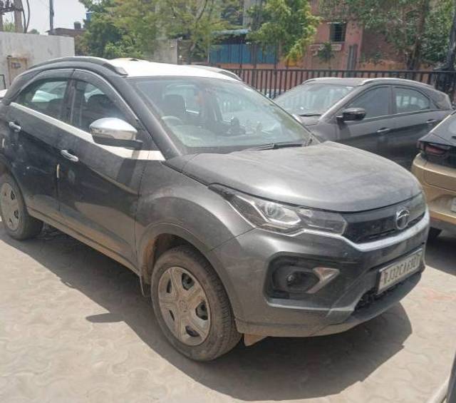 https://images10.gaadi.com/usedcar_image/4377516/original/processed_38c87823-7d43-40de-868c-d49dbd1eea4e.jpg?imwidth=6400