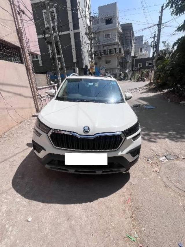 https://images10.gaadi.com/usedcar_image/4377566/original/processed_d22e9adf-4b08-4e0d-a5d0-25ef96ae495b.jpeg?imwidth=6400