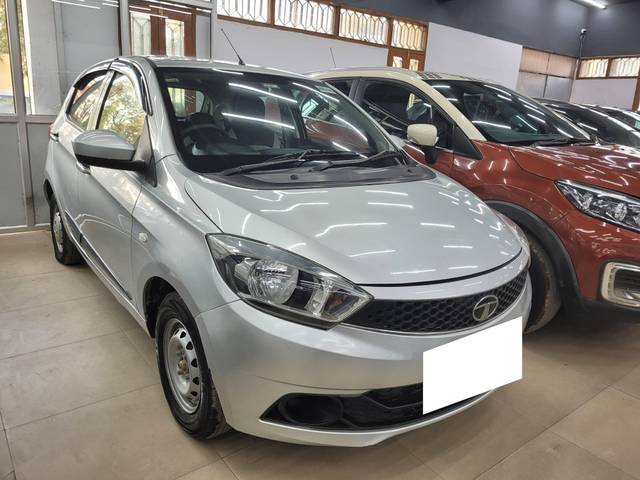 https://images10.gaadi.com/usedcar_image/4377643/original/processed_0b2e2f03191240591215ca4a8c483d77.jpg?imwidth=6401