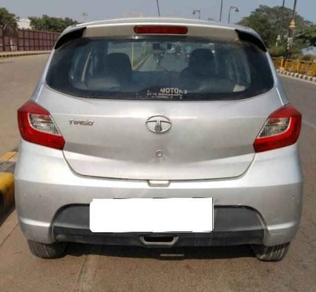 https://images10.gaadi.com/usedcar_image/4377643/original/processed_0d6d51f3fa41ae2be2a0a5694471a036.jpg?imwidth=6402