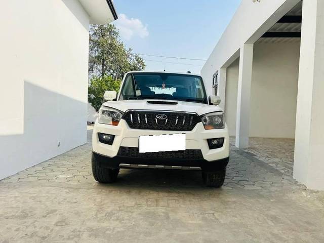 https://images10.gaadi.com/usedcar_image/4377644/original/processed_cfa35a6f-fb1c-49e1-b1db-8bb10988c132.jpeg?imwidth=6400