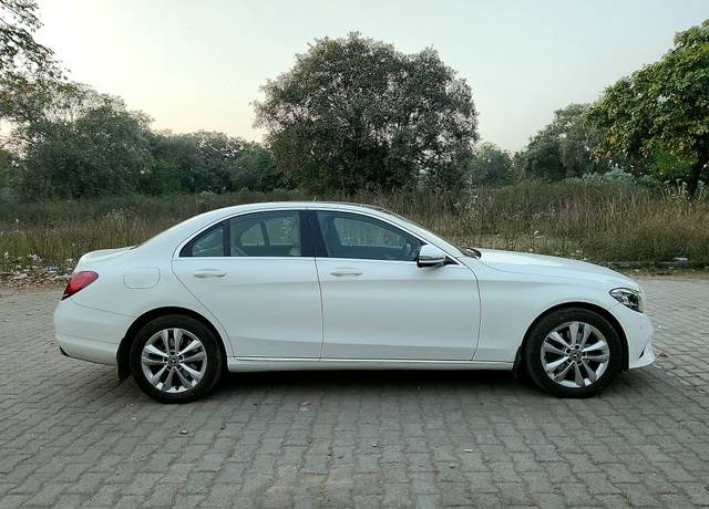 https://images10.gaadi.com/usedcar_image/4377651/original/e29f00fb7360793b715f44e6deb98812.jpg?imwidth=6401