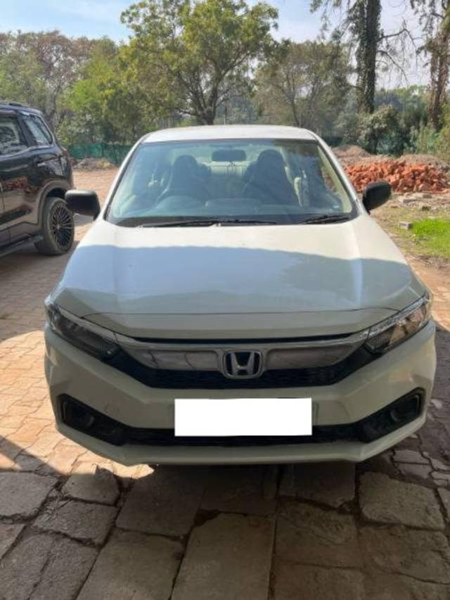 https://images10.gaadi.com/usedcar_image/4377664/original/processed_0ca53a79-c2d8-4d97-99a1-b3048309430b.jpg?imwidth=6400