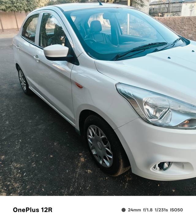 https://images10.gaadi.com/usedcar_image/4377765/original/processed_d635d3c1f90f6450079f68ad54ddf3d0.jpg?imwidth=6401