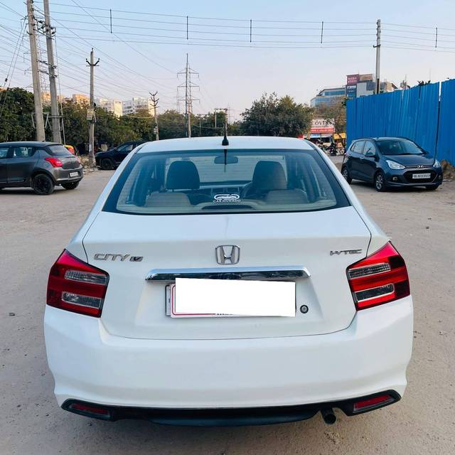 https://images10.gaadi.com/usedcar_image/4377840/original/processed_9045ff6ede794446ab3768bdafee3e61.jpg?imwidth=6401