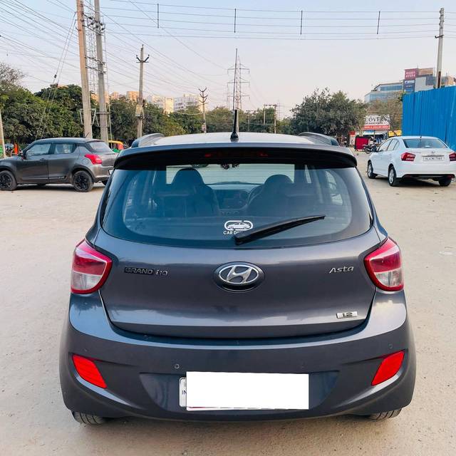 https://images10.gaadi.com/usedcar_image/4377841/original/processed_fc3bd0e5e7b03b516d27655ec6a0bfa2.jpg?imwidth=6401