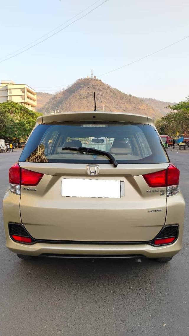 https://images10.gaadi.com/usedcar_image/4377971/original/processed_f21c08c8c57fc3cae267b25ab0094cd7.jpg?imwidth=6401