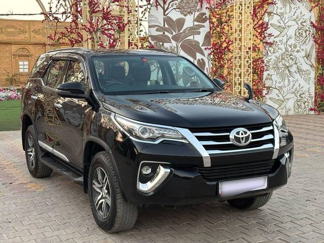 https://images10.gaadi.com/usedcar_image/4377981/original/processed_47c4948495861ec294082f6ea79e4f44.jpg?imwidth=6400