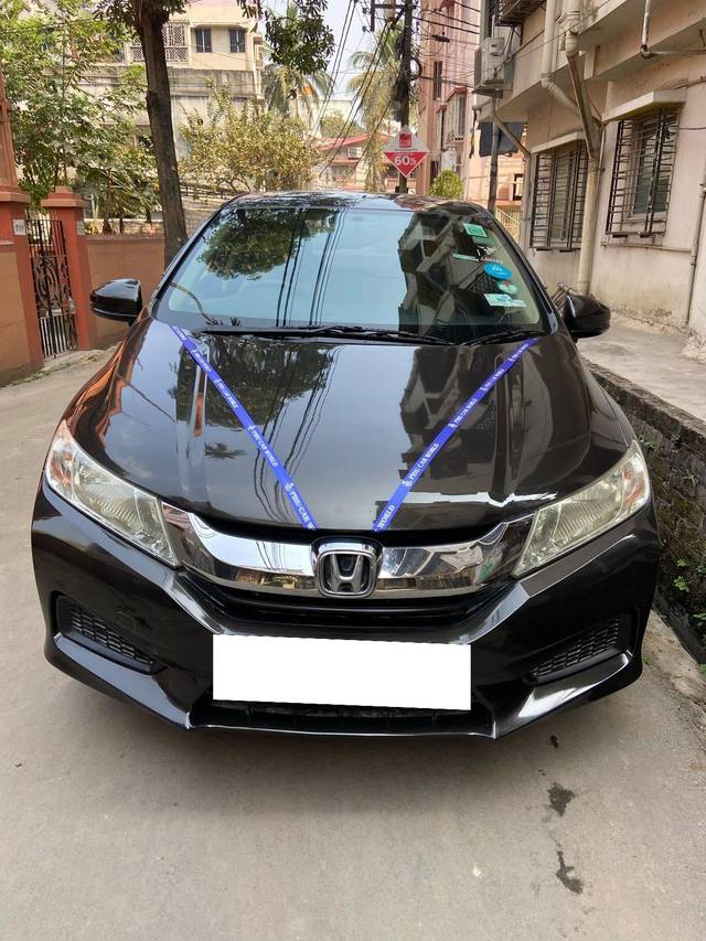 https://images10.gaadi.com/usedcar_image/4378080/original/processed_910a9ecbad822aa2a08a38f9412c5531.jpg?imwidth=6400