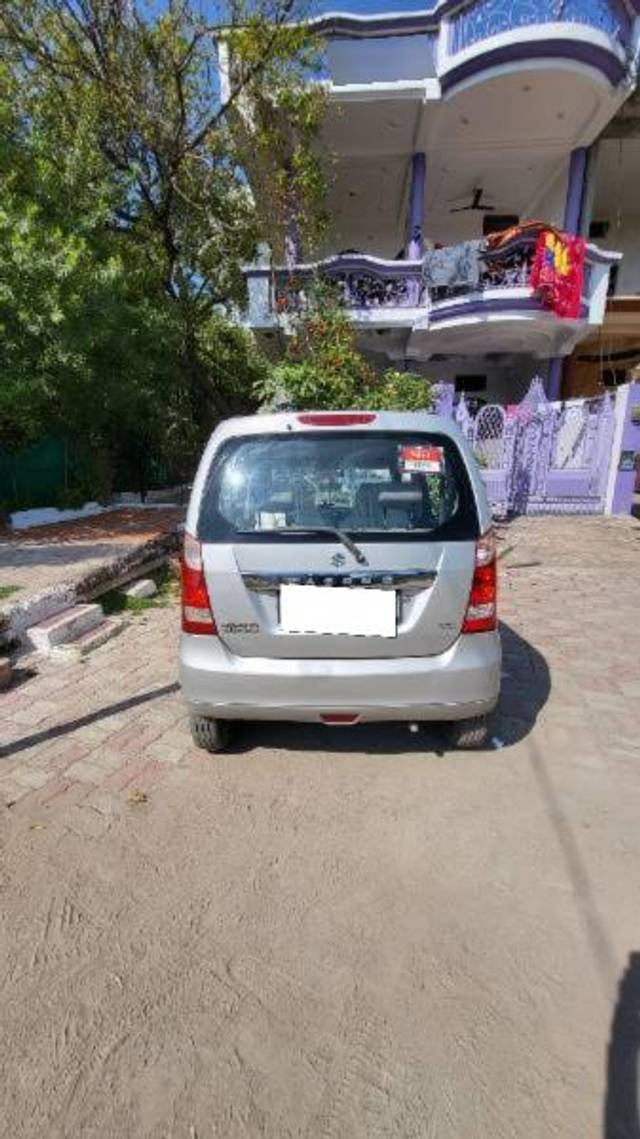 https://images10.gaadi.com/usedcar_image/4378189/original/processed_c6abe309-38cd-4f23-83b2-26728c5ecbf5.jpg?imwidth=6402