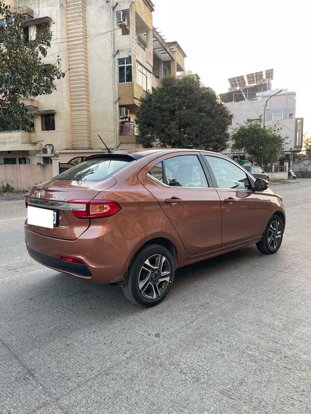 https://images10.gaadi.com/usedcar_image/4378265/original/processed_59f31b1b7a7873d270729e1f793dbcb6.jpg?imwidth=6401